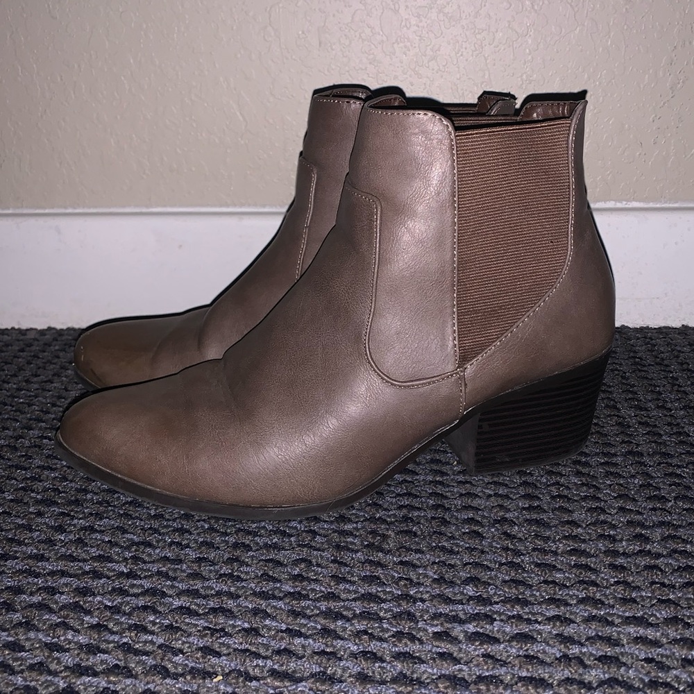 FOREVER 21: Brown Booties